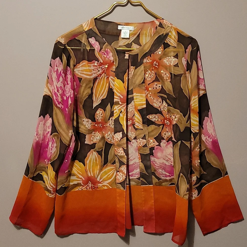B56:LAURA ASHLEY: SIZE SMALL , WOMENS BLOUSE WITH CLASP ON TOP